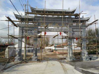 青島膠州洋河鎮石牌坊現場安裝